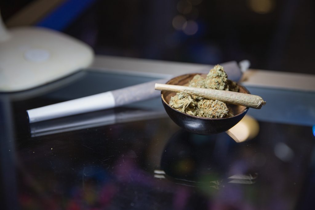 how to roll a joint